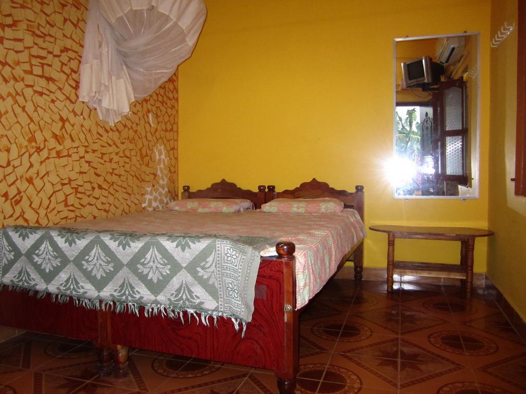 Archana Guest House River View Хампи Екстериор снимка